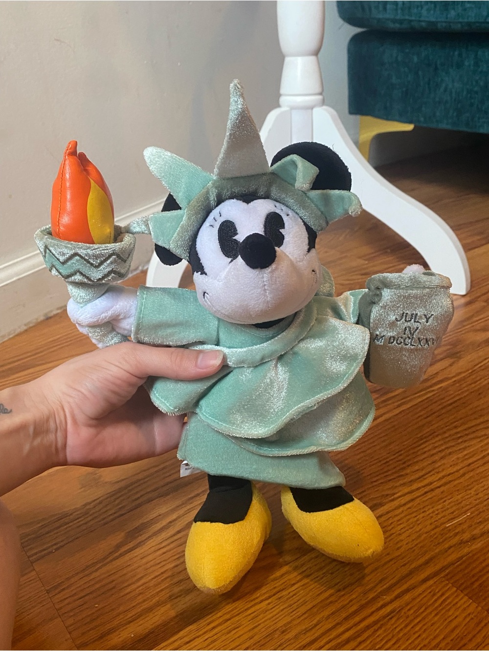 Vintage Disney Store New York City Statue of Liberty Minnie Mouse Plush Doll
